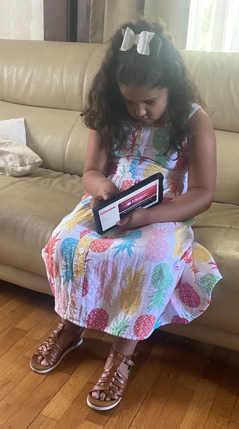 Stephanie-Gutierrez-Drakey-iPad-pic2.jpg Stephanie-Gutierrez-Drakey-iPad-pic2.jpg